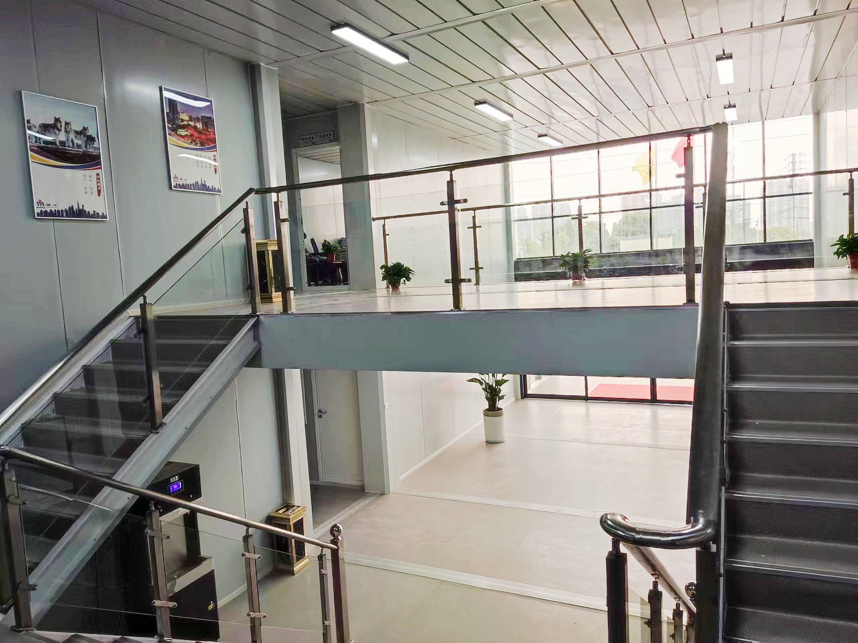 办公楼打包箱房.jpg 办公楼打包箱房.jpg