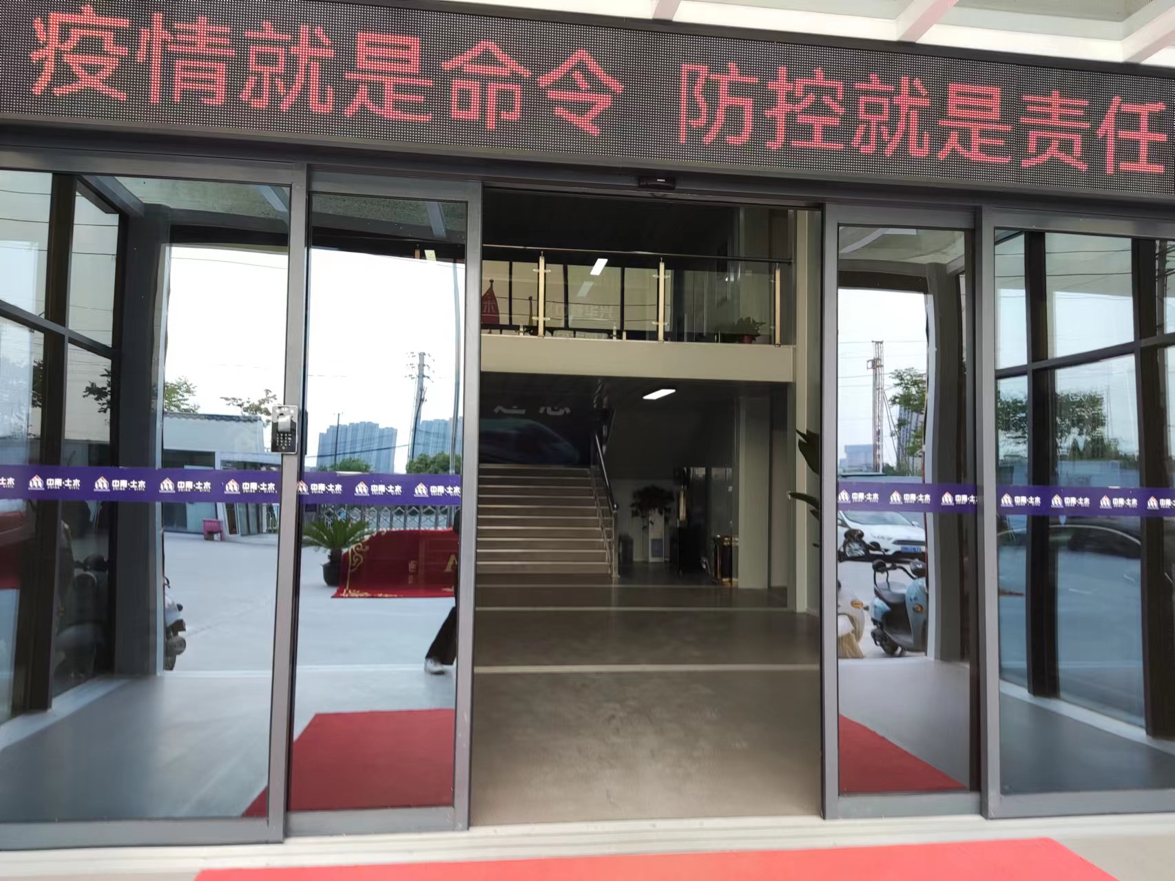 电动感应移门.jpg 电动感应移门.jpg